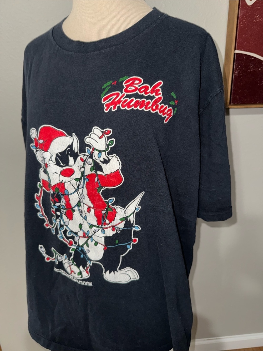 Vintage 1992 Looney Tunes "Bah Humbug" Sylvester Cat Christmas black t-shirt. XL